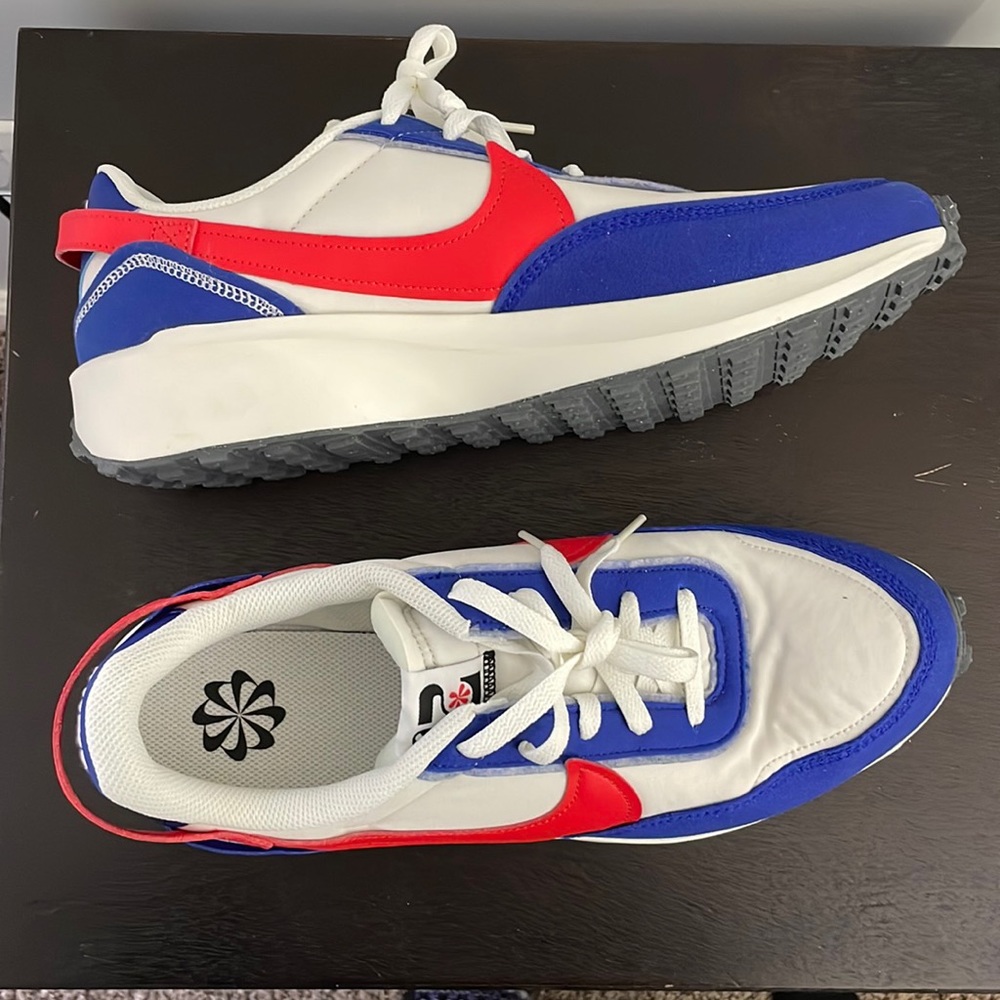 Men’s size 12 Nike Waffle Debut Swoosh shoes